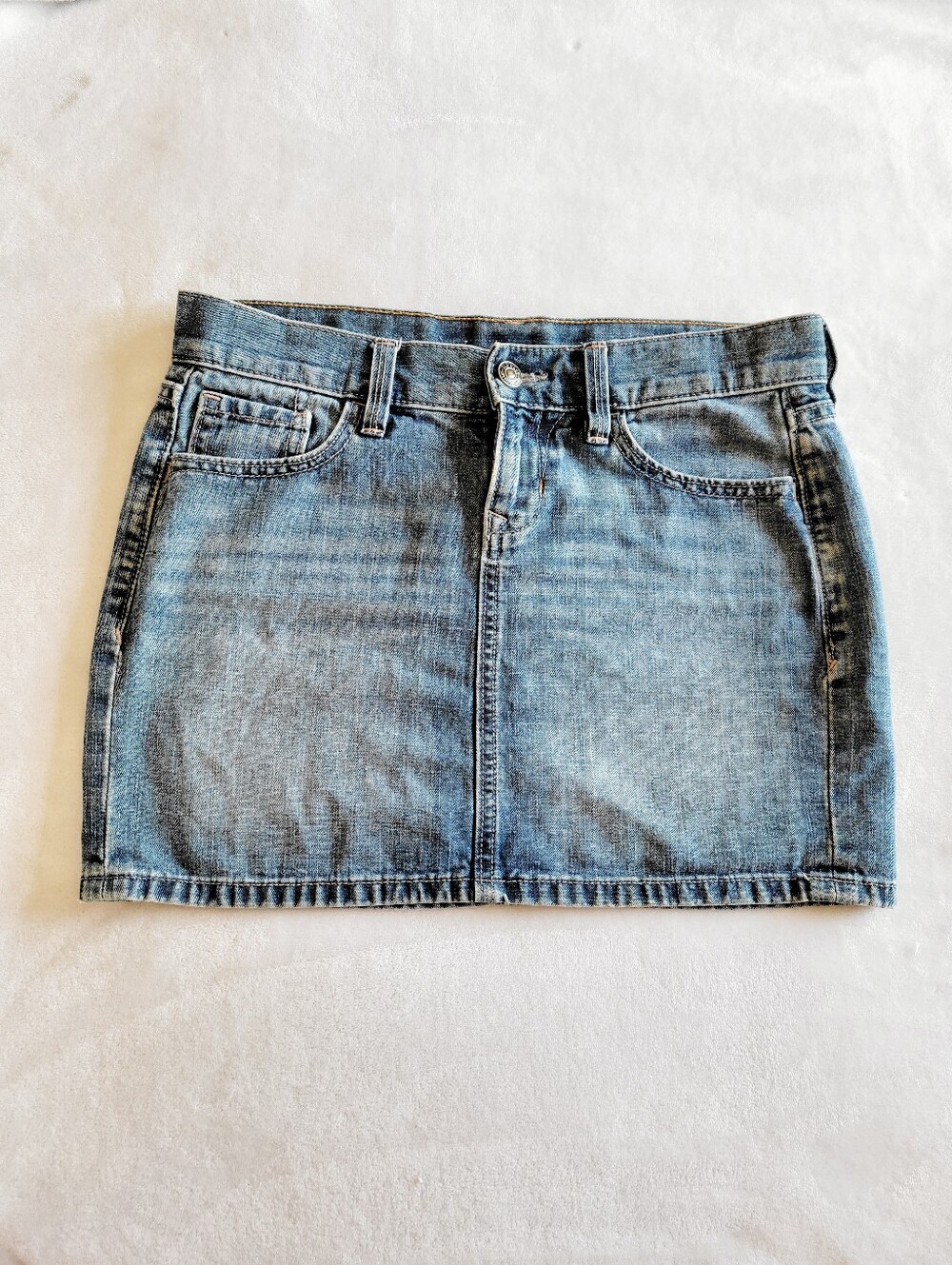 Old Navy Denim Mini Skirt Size 0 Blue Medium Wash 100% Cotton - Five Pocket